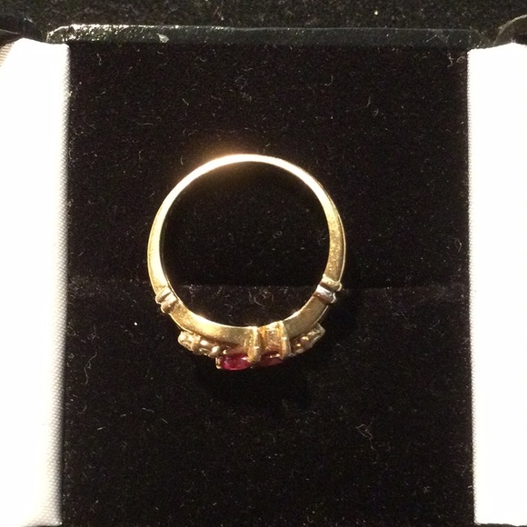 14 K GOLD RUBY AND DIAMOND RING - Picture 5 of 8